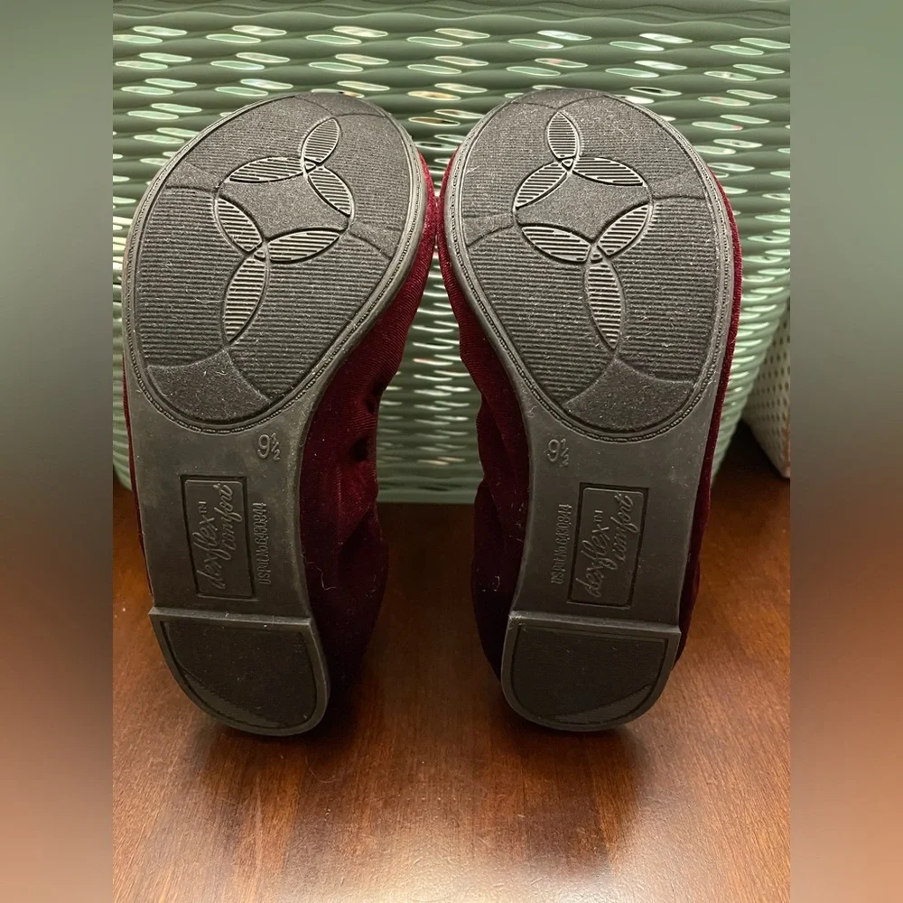 NWT Dexflex Comfort Women's Dark Red Flats - Picture 8 of 8